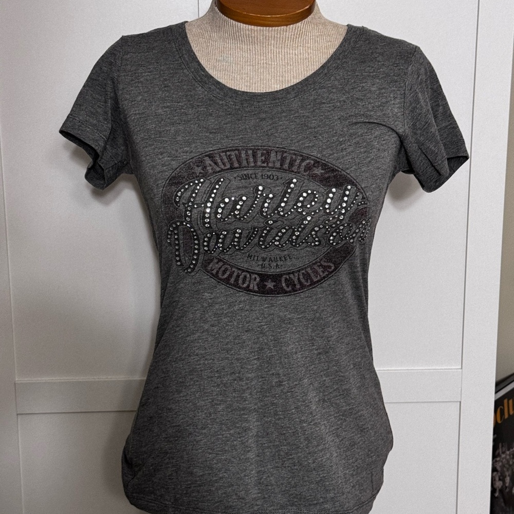 Rhinestone grey Harley Davidson short sleeve t-shirt. Small